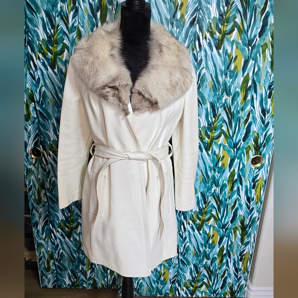 Vintage 70s White Leather And Fur Collar Women's Coat